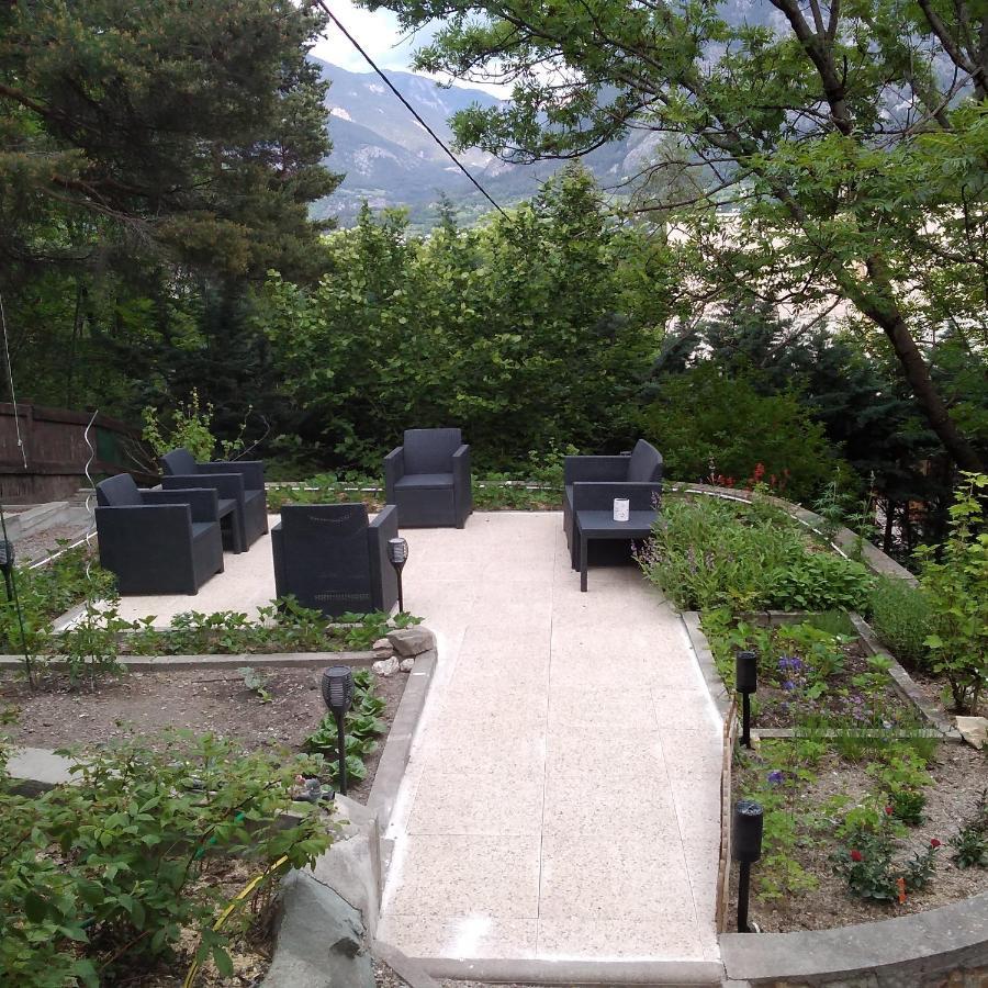 Le Petit Randonneur Bed & Breakfast Briancon  Exterior photo